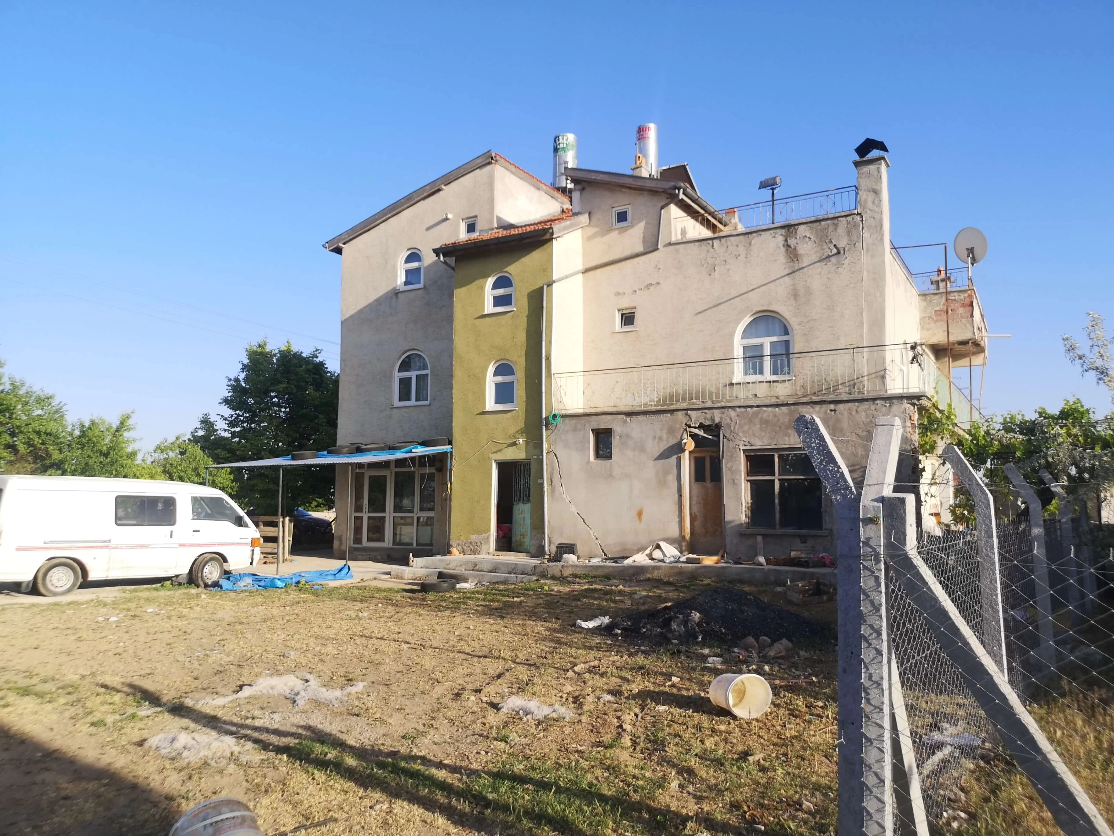 FATİH MAH.de SATILIK ARAZİ VE 2 KATLI BİNA