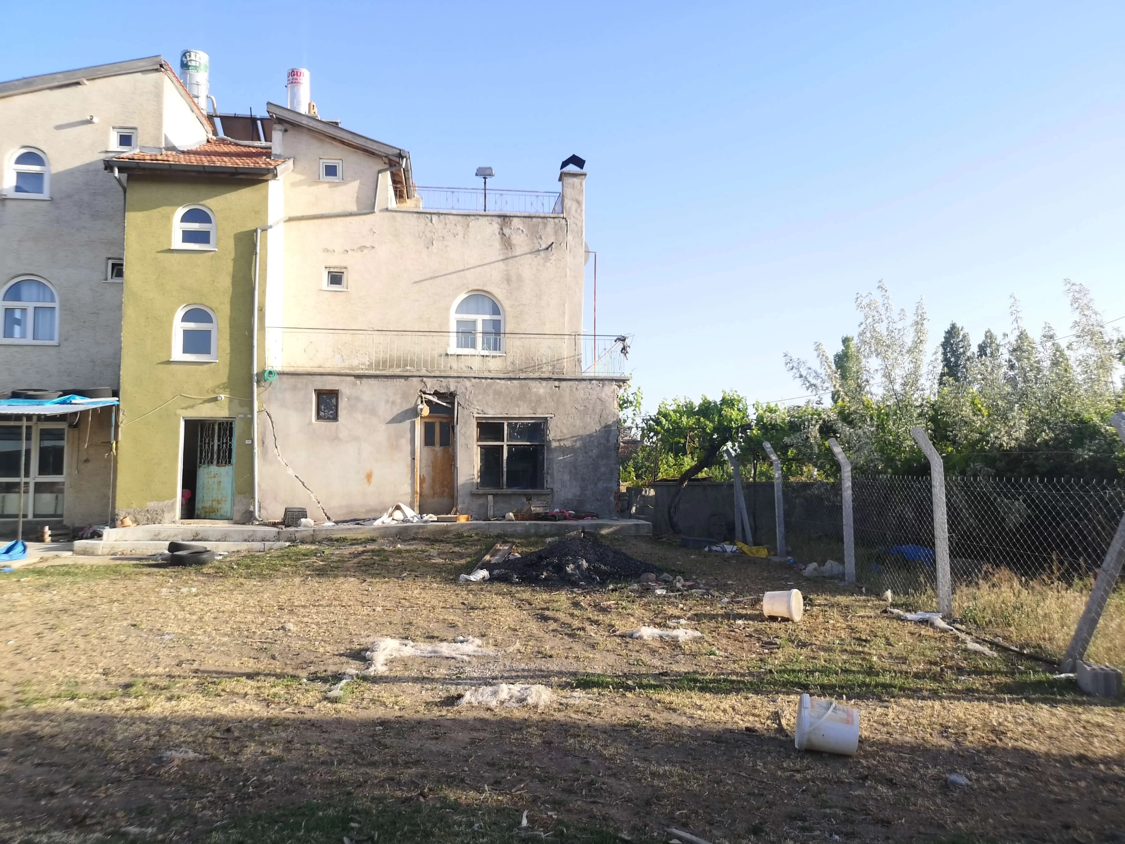 FATİH MAH.de SATILIK ARAZİ VE 2 KATLI BİNA