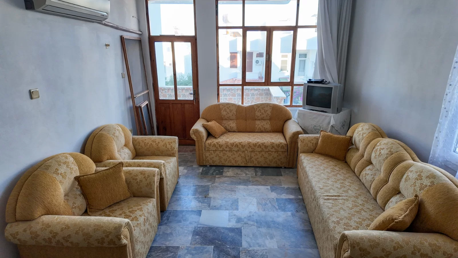 MAVİ KENT'te DOĞAYLA İÇ İÇE DENİZ MANZARALI SATILIK YAZLIK