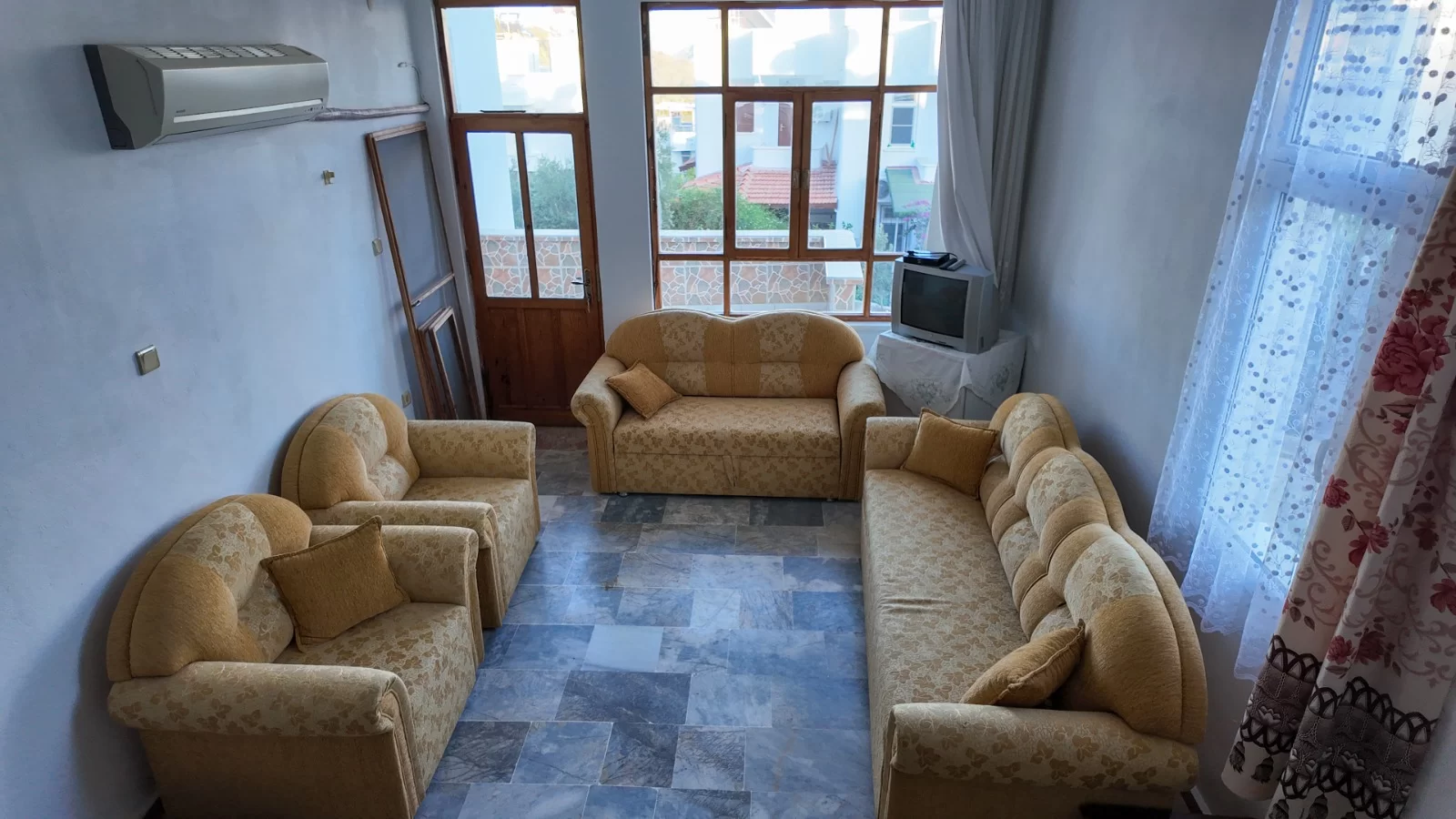 MAVİ KENT'te DOĞAYLA İÇ İÇE DENİZ MANZARALI SATILIK YAZLIK