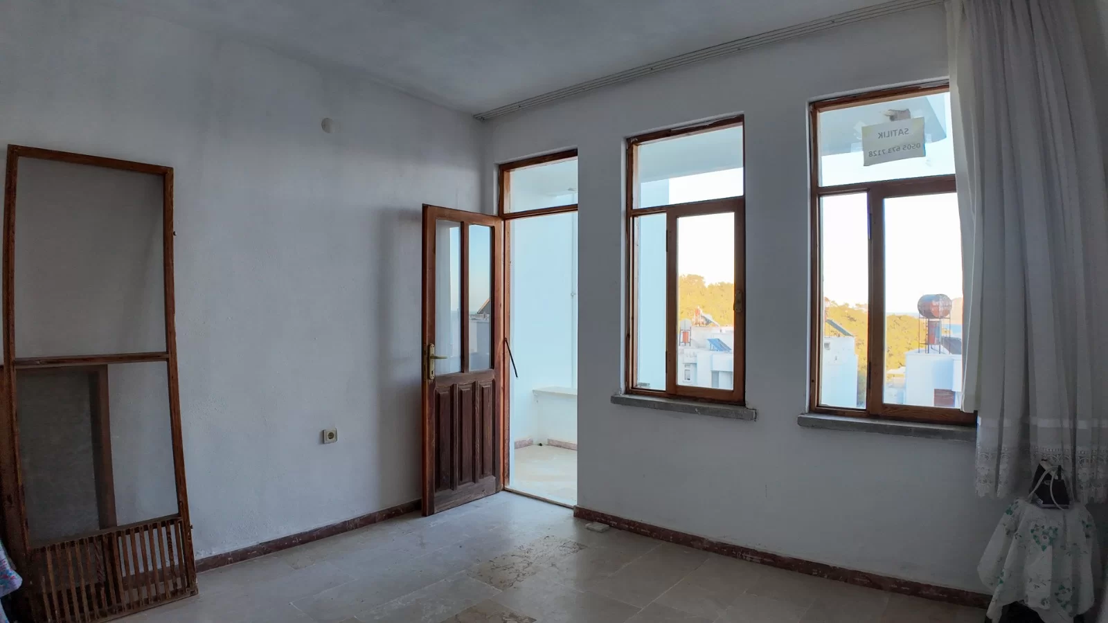 MAVİ KENT'te DOĞAYLA İÇ İÇE DENİZ MANZARALI SATILIK YAZLIK