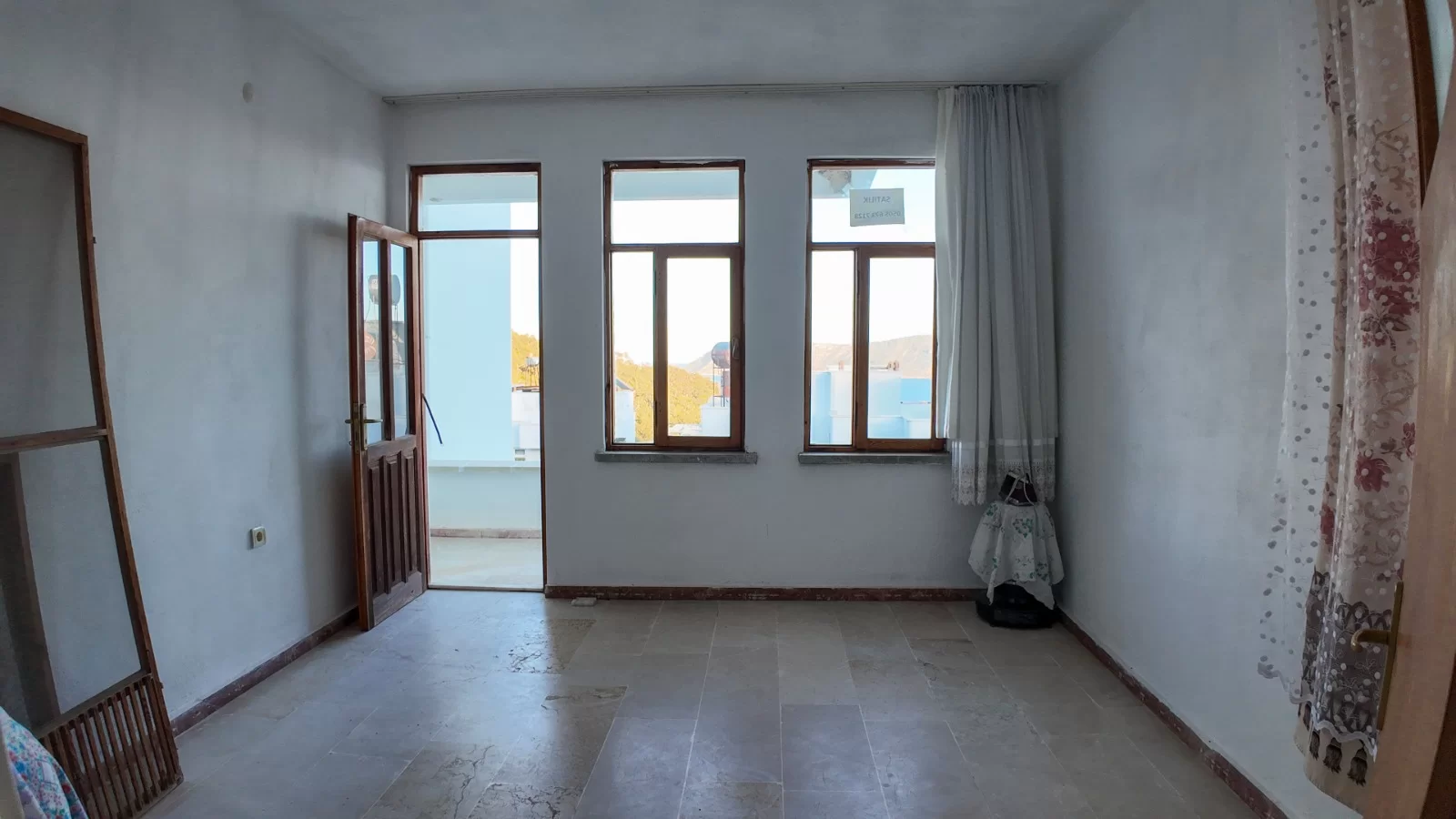 MAVİ KENT'te DOĞAYLA İÇ İÇE DENİZ MANZARALI SATILIK YAZLIK