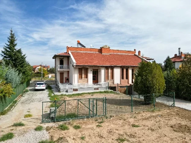 KONYA MERAM KARAHÜYÜK'TE SATILIK VİLLA