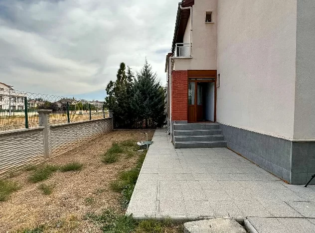 KONYA MERAM KARAHÜYÜK'TE SATILIK VİLLA