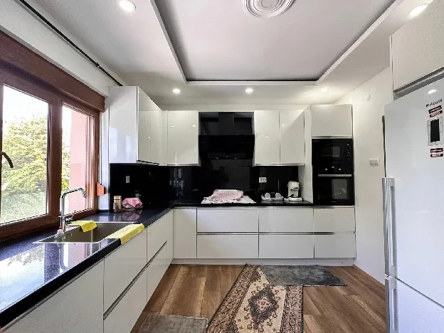 KONYA MERAM KARAHÜYÜK'TE SATILIK VİLLA