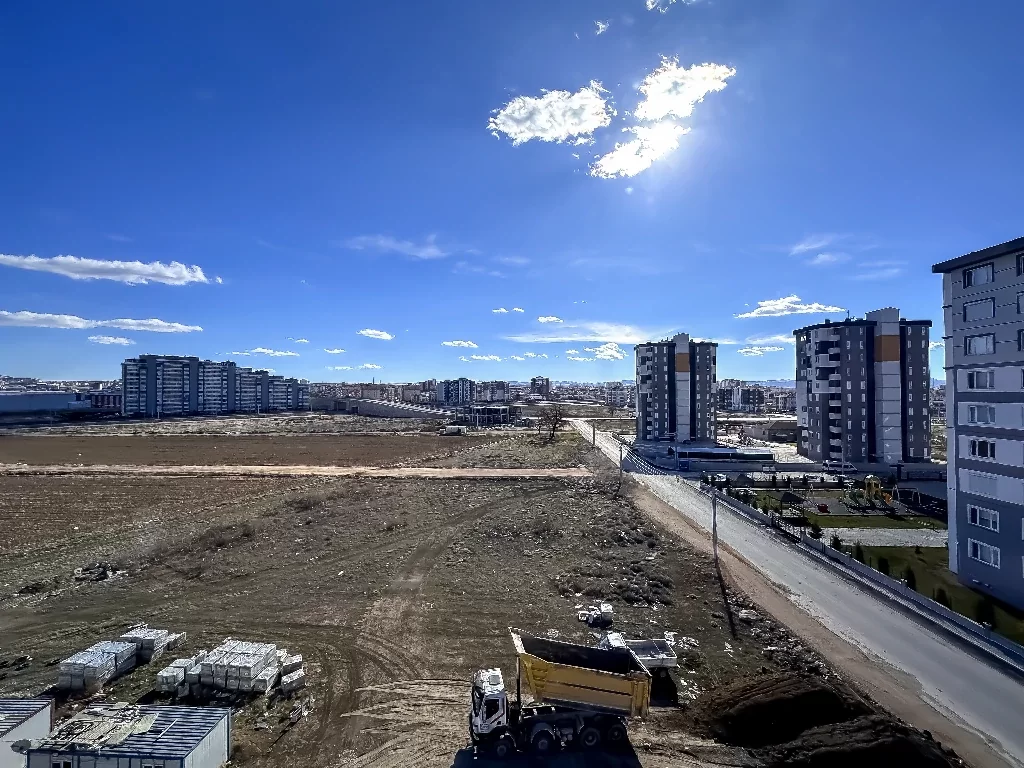 YENİŞEHİR MAH.de ÖZEL TERASLI 4+1 SATILIK DAİRE