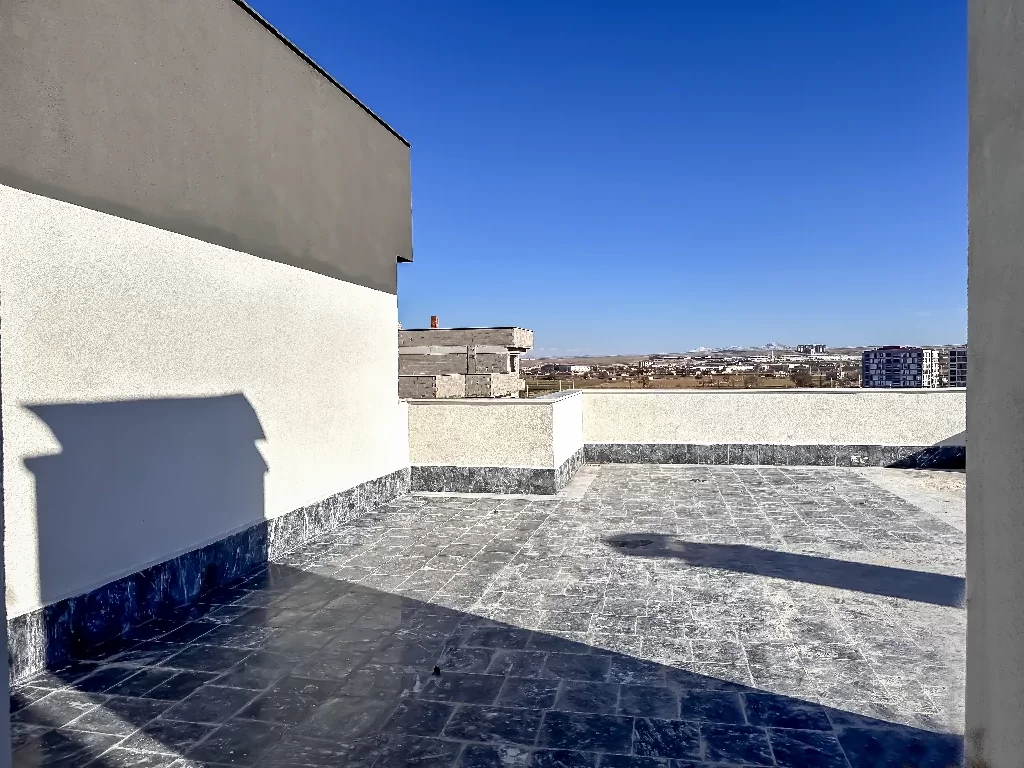 YENİŞEHİR MAH.de ÖZEL TERASLI 4+1 SATILIK DAİRE