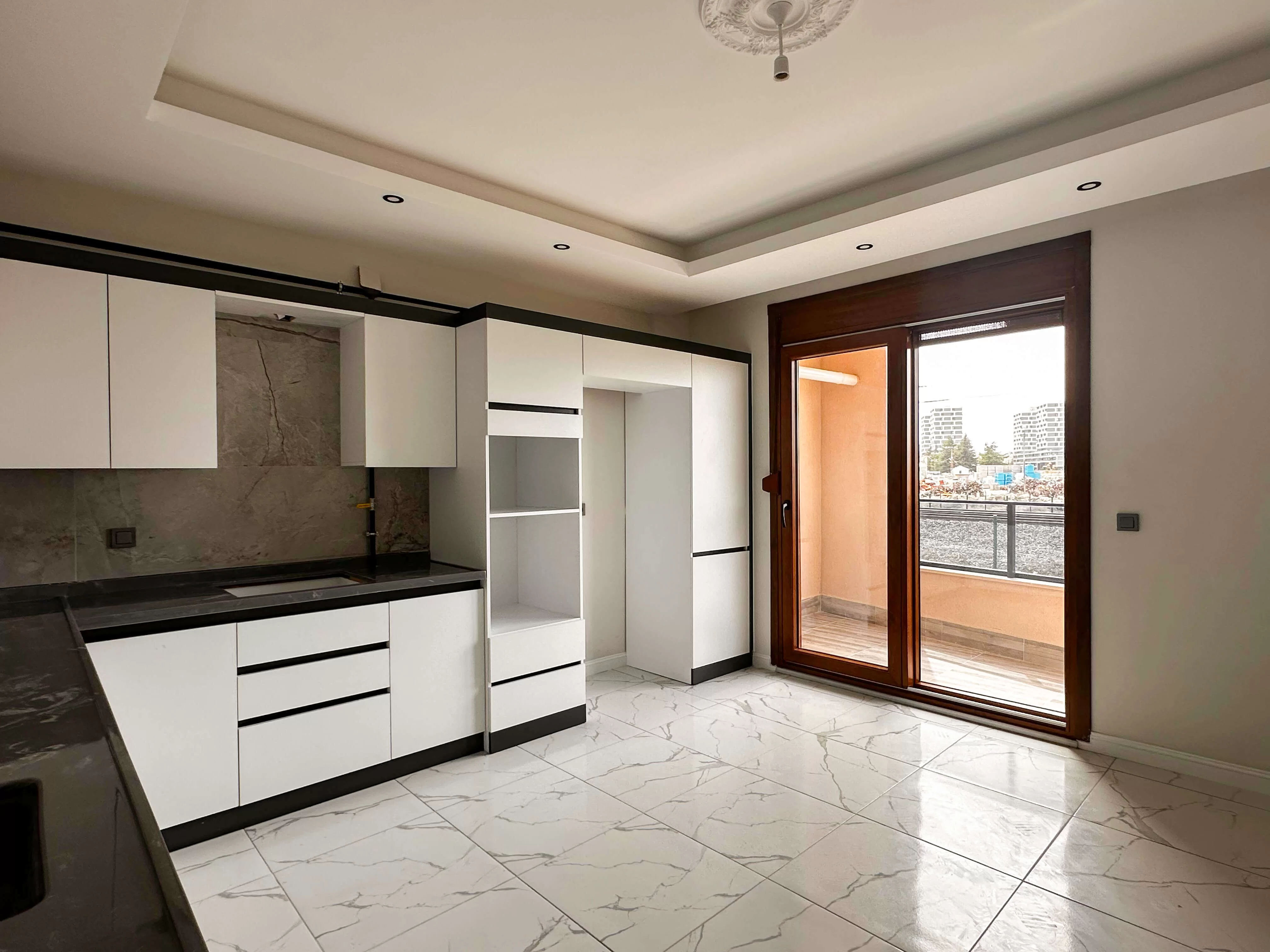 SÜMER MAH de MÜSTAKİL GARAJLI 3+1 SATILIK DAİRE