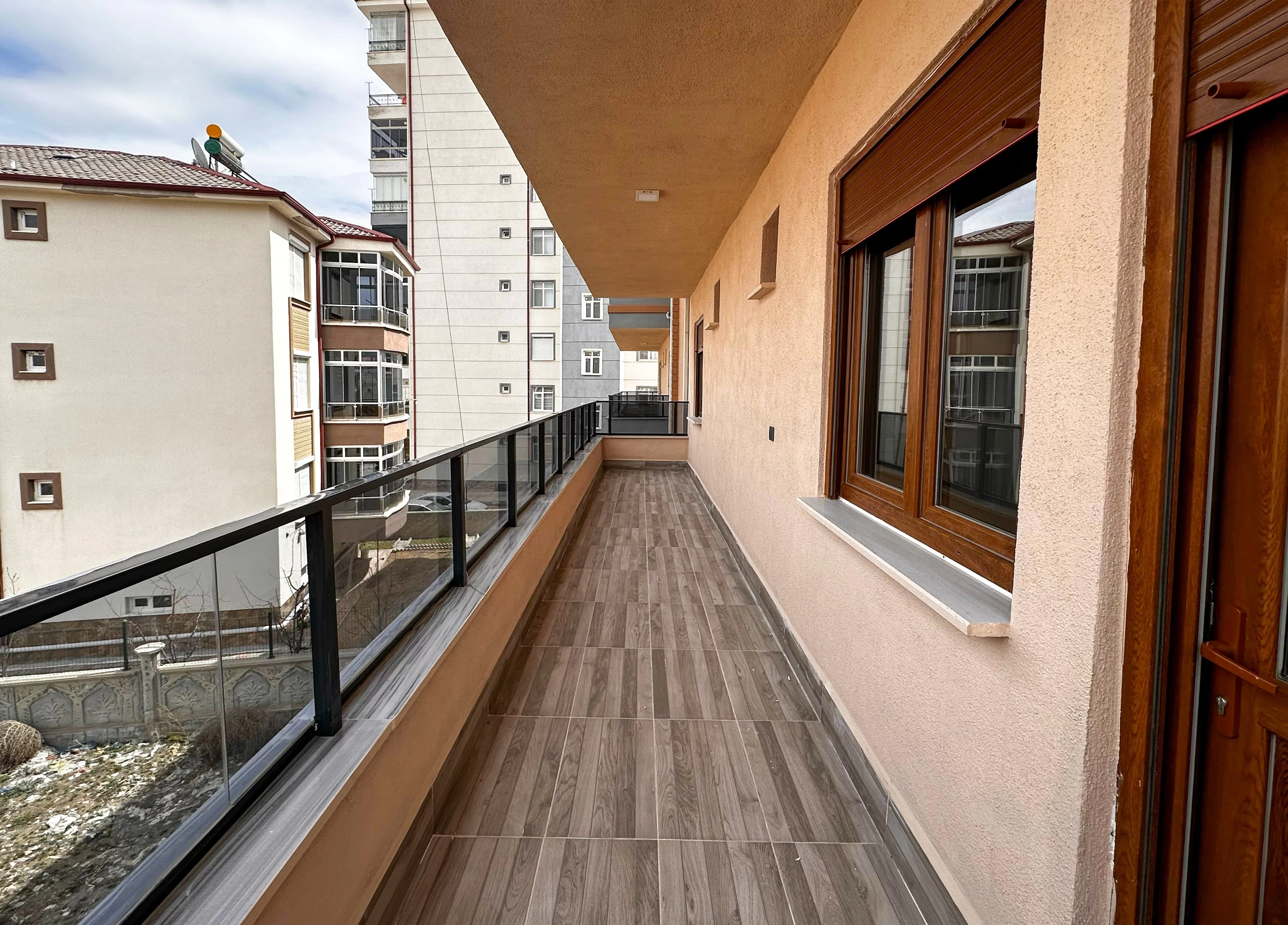 SÜMER MAH de MÜSTAKİL GARAJLI 3+1 SATILIK DAİRE