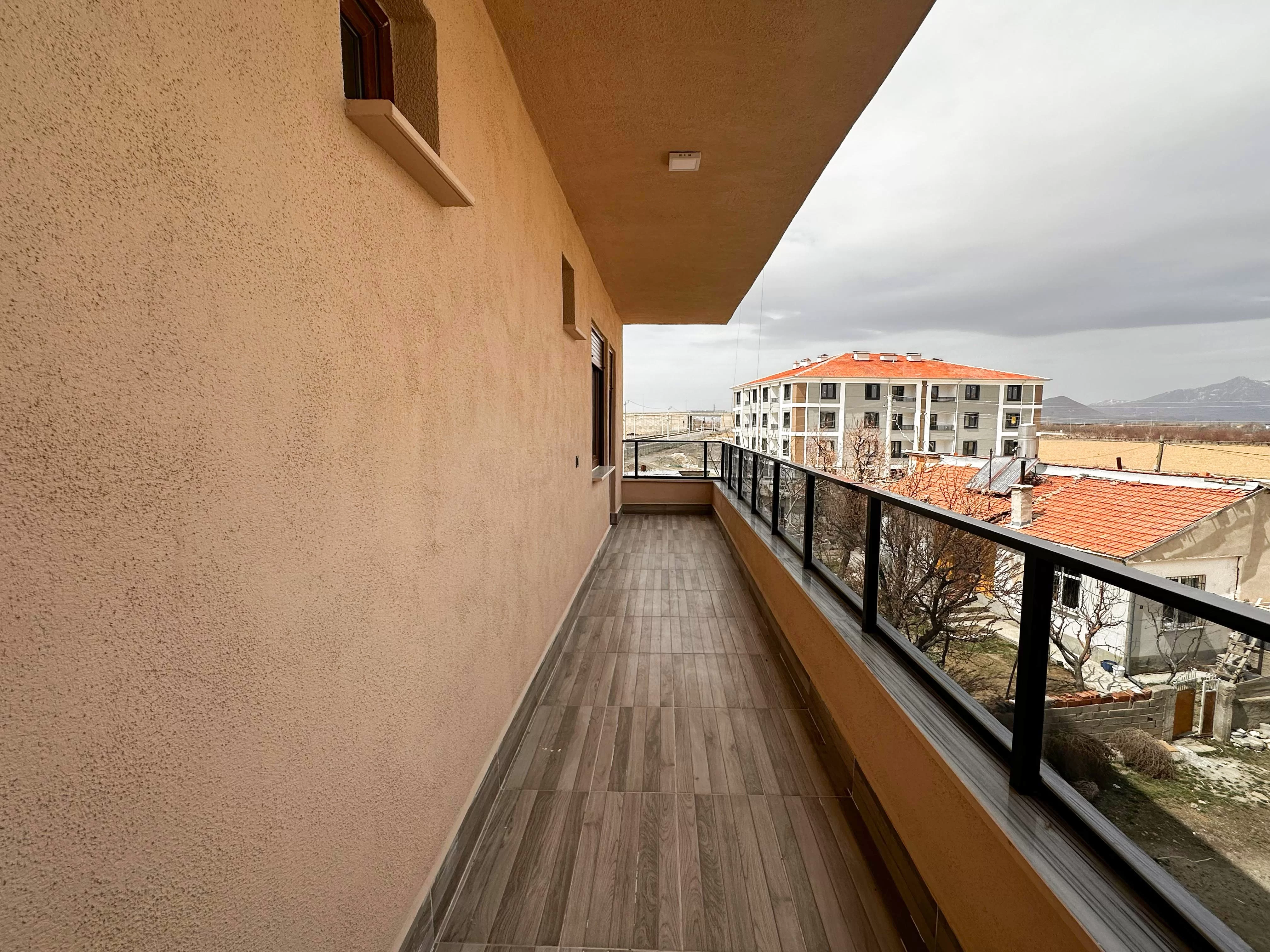 SÜMER MAH de MÜSTAKİL GARAJLI 3+1 SATILIK DAİRE