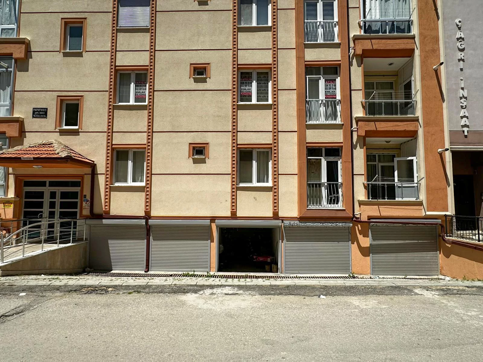 CEDİT MAH.de MÜSTAKİL GARAJI 2+1 SATILIK DAİRE