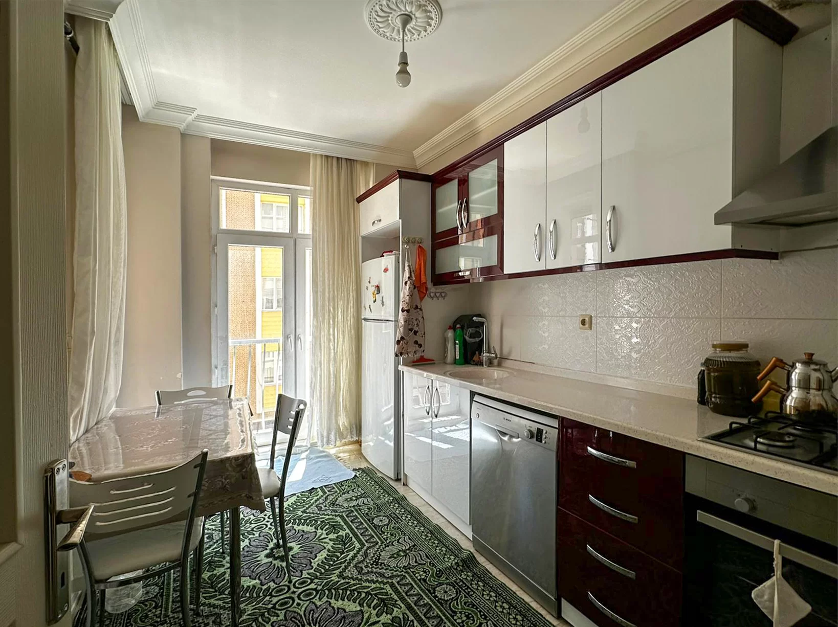 CEDİT MAH.de MÜSTAKİL GARAJI 2+1 SATILIK DAİRE