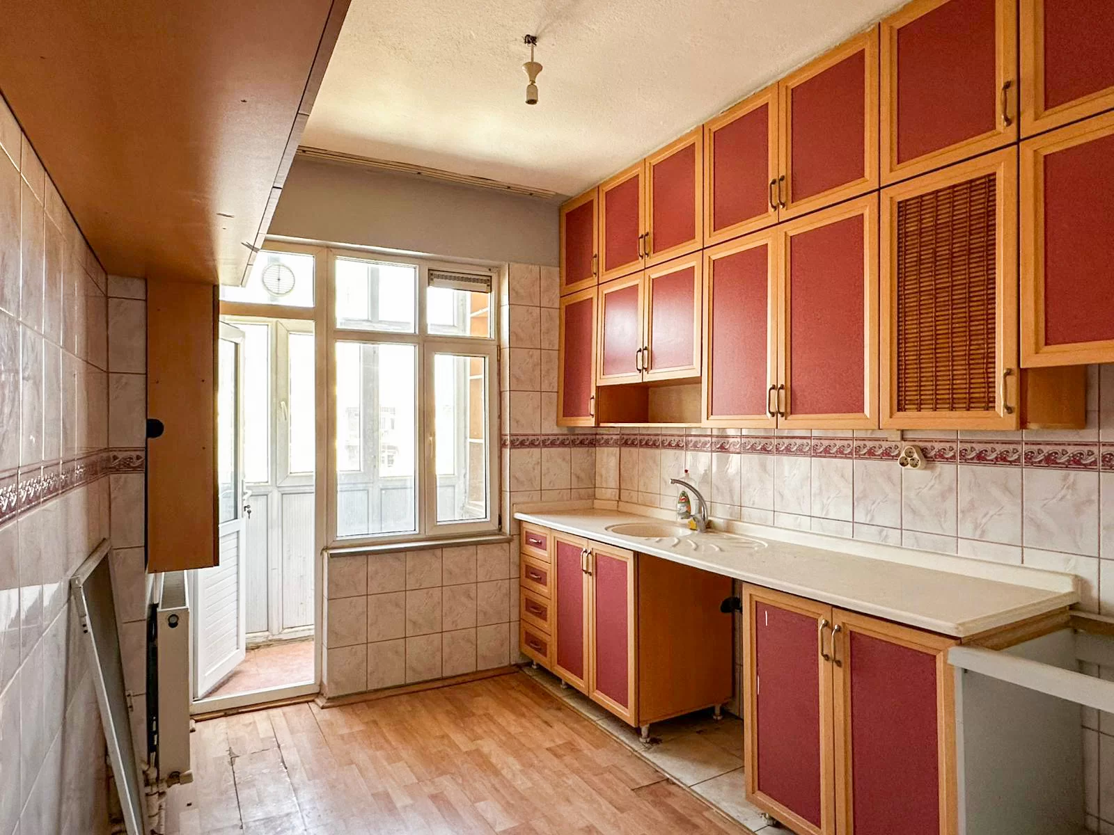 ALİŞAHANE MAH.de ARA KAT SATILIK DAİRE