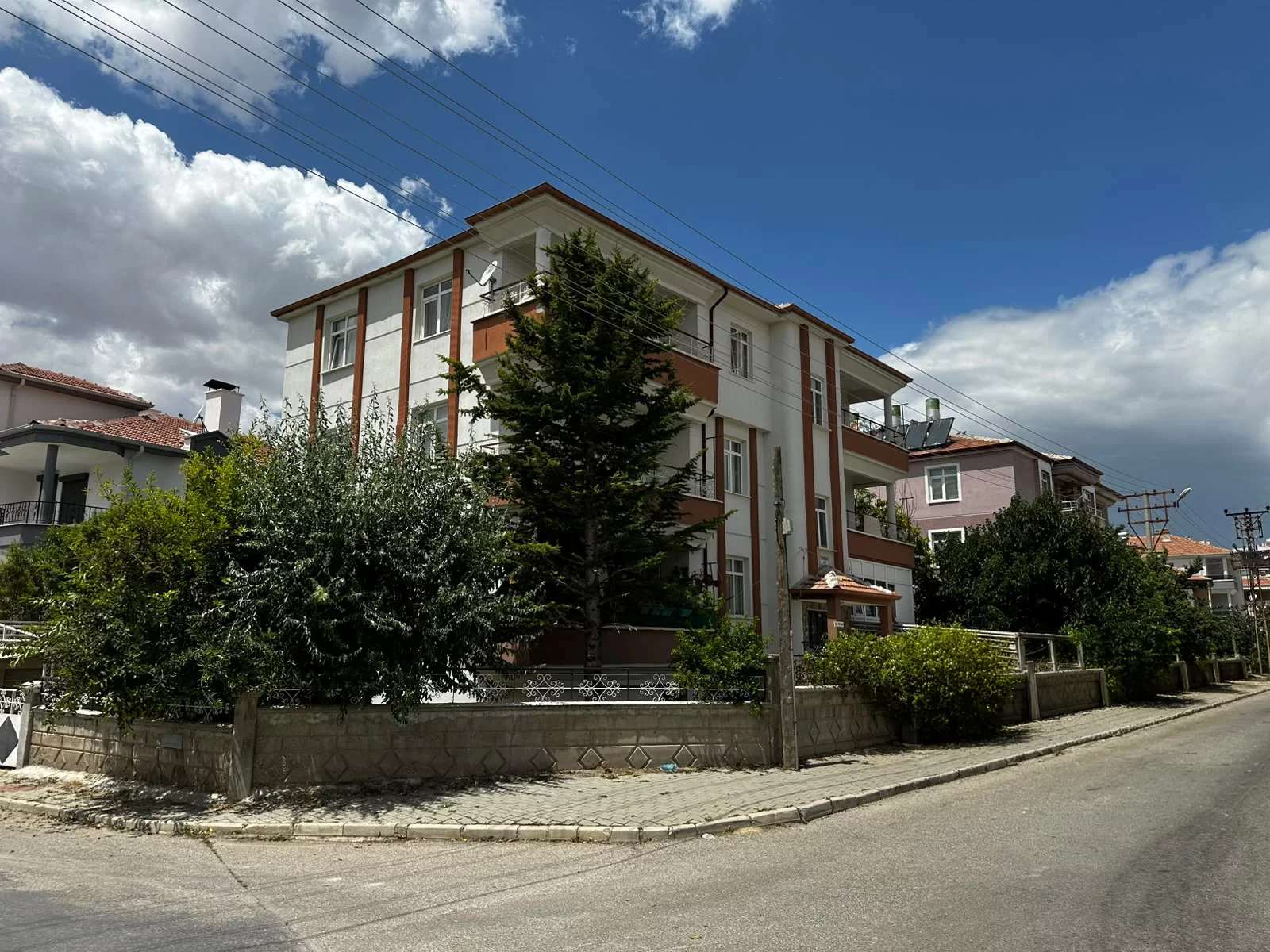 Hisar Mah'de 3 Katlı Komple Satılık Bina