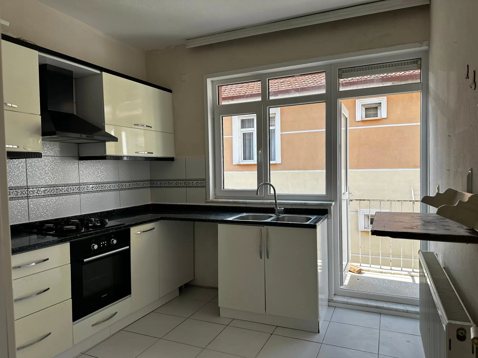 PİRİREİS MAHALLESİN'de 2+1 SATILIK DAİRE